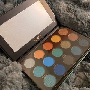 Hipdot eyeshadow pallet